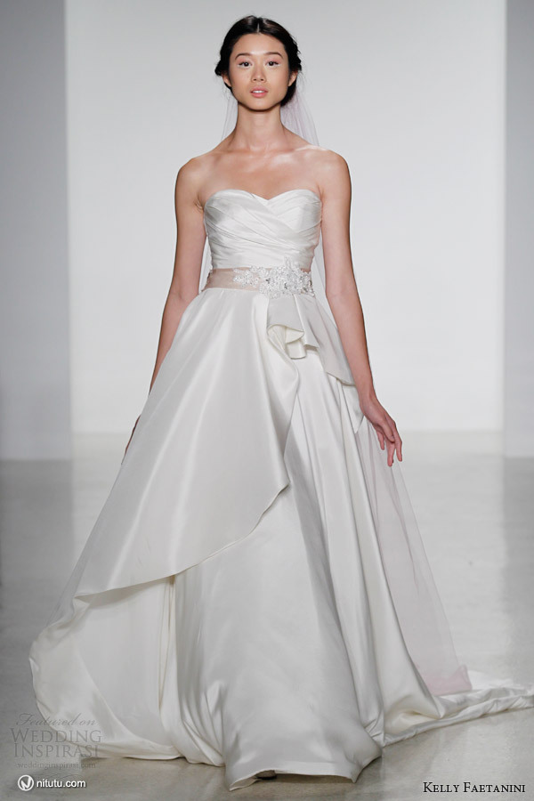 Kelly Faetanini 最新婚纱礼服系列