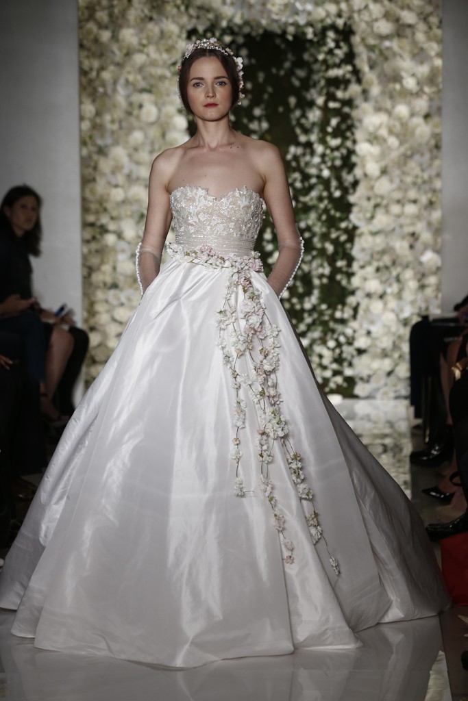 Reem Acra Bridal Fall 2024 婚纱礼服摄影欣赏