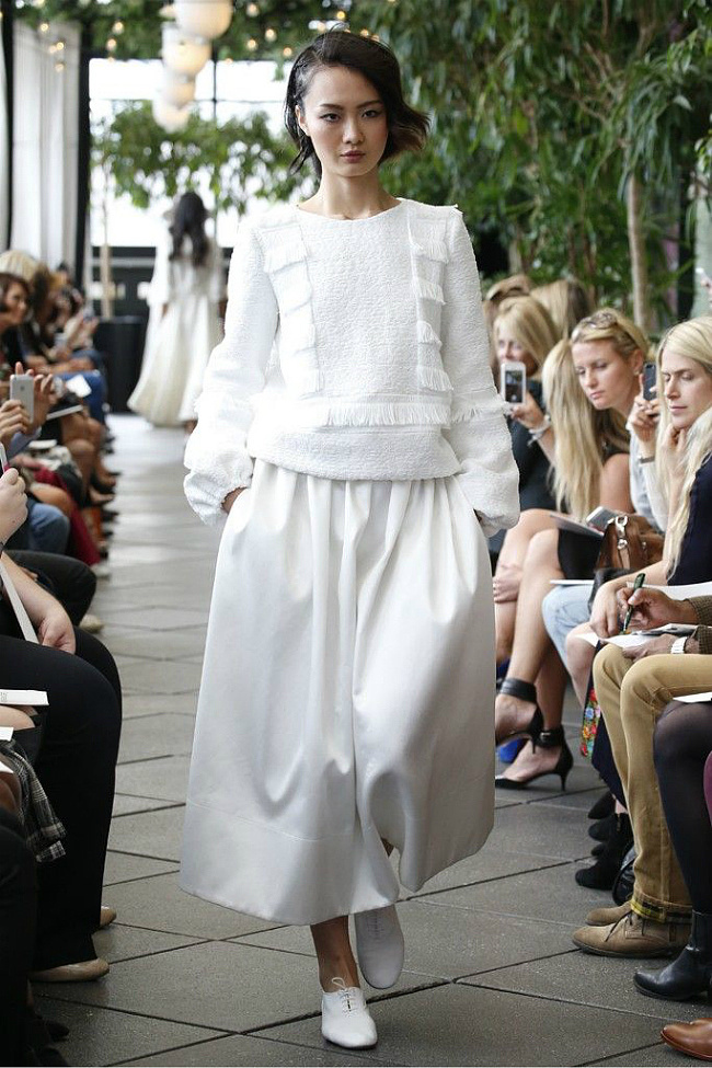Delphine Manivet 2024婚纱礼服些列摄影 慵懒的魅惑