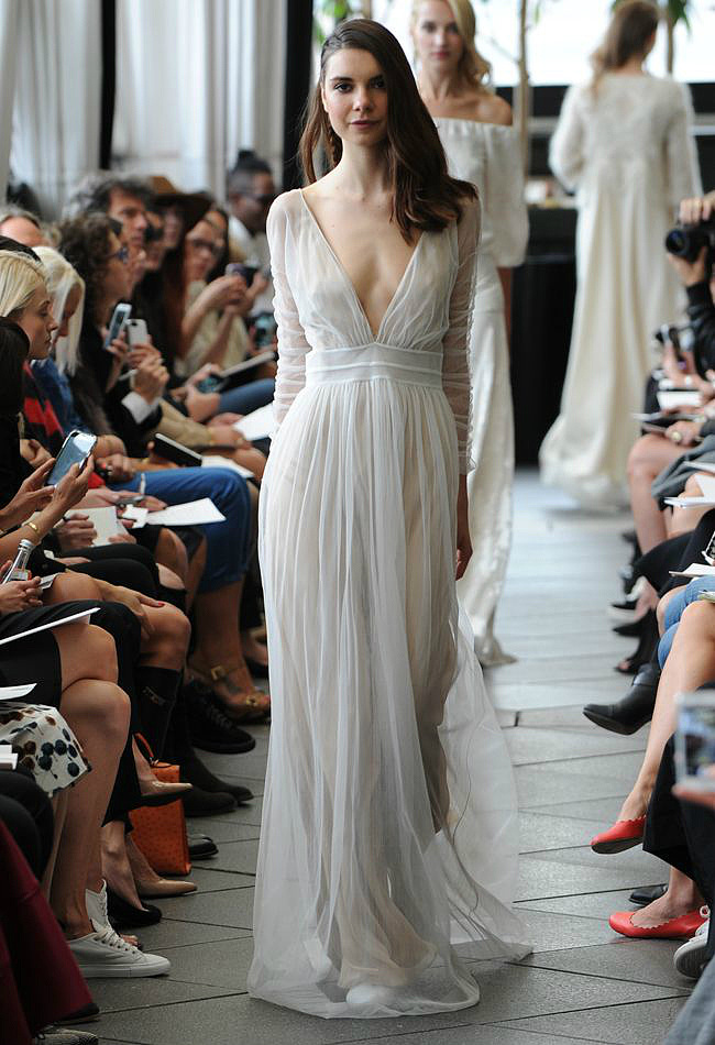Delphine Manivet 2024婚纱礼服些列摄影 慵懒的魅惑