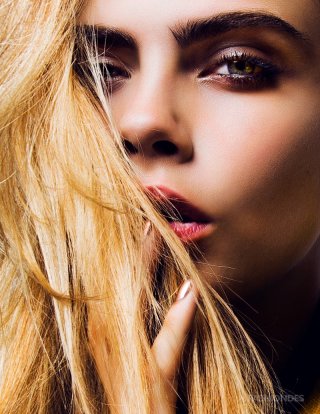 Cara Delevingne为DKNY设计全新胶囊系列