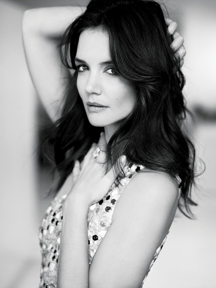 Katie Holmes（凯蒂·赫尔姆斯）出镜演绎《Elle》杂志2024年2月刊