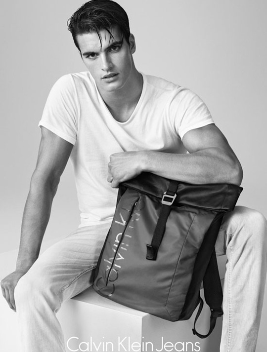 Calvin Klein Jeans 2024夏季商业广告