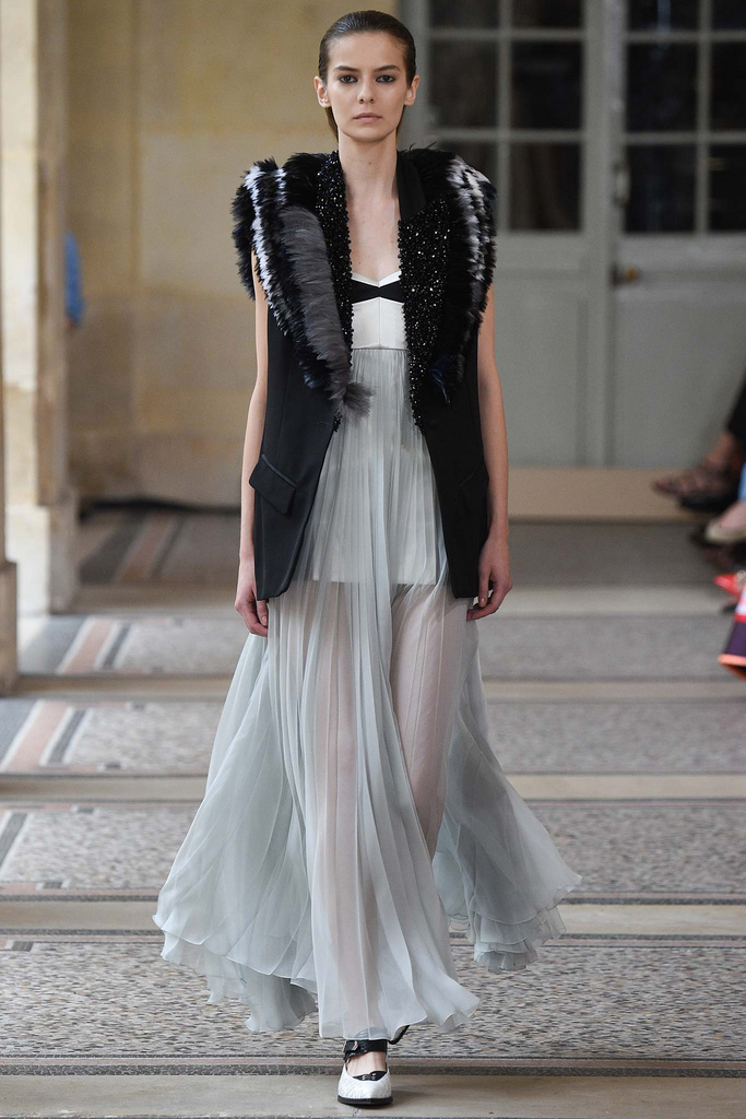 Bouchra Jarrar（布什哈·加拉尔）2024巴黎时装秀