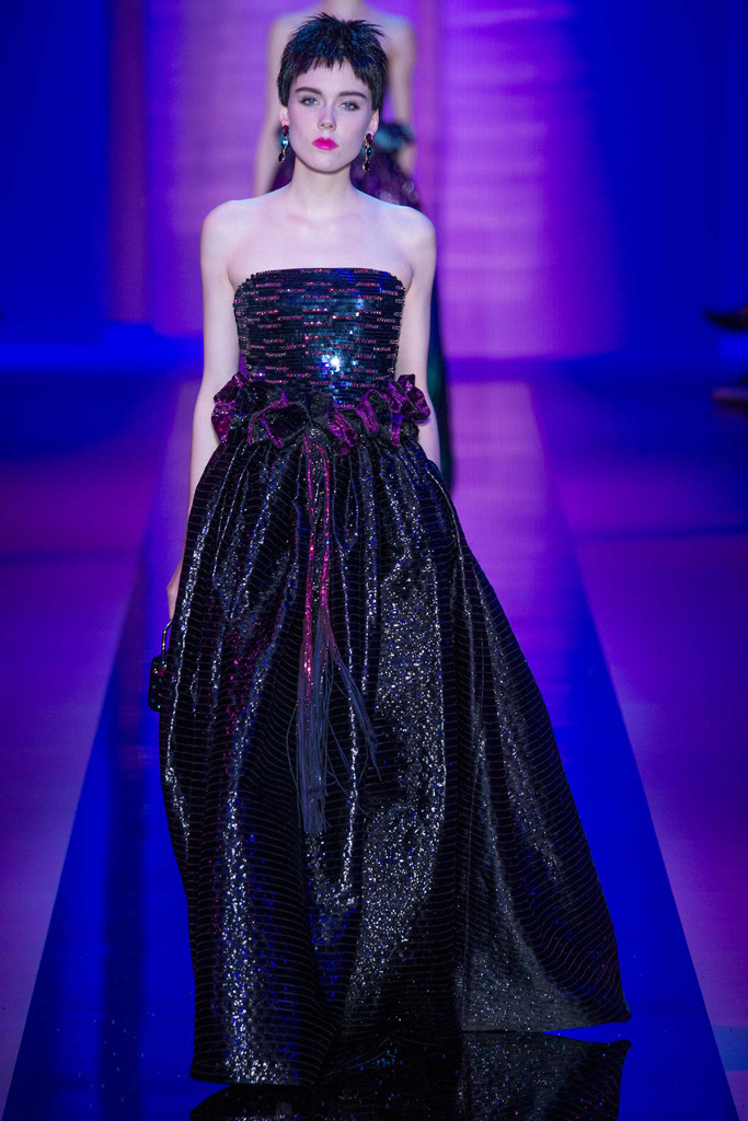 Armani Privé（阿玛尼）2024秋冬巴黎时装秀