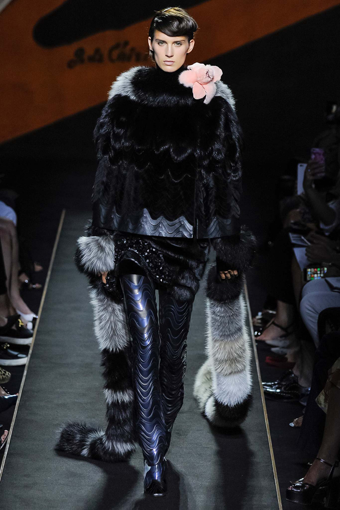 Fendi（芬迪）2024秋冬巴黎时装秀