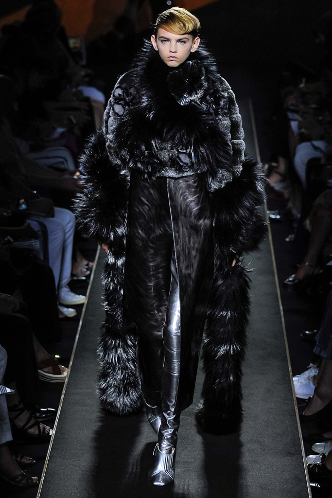 Fendi（芬迪）2024秋冬巴黎时装秀