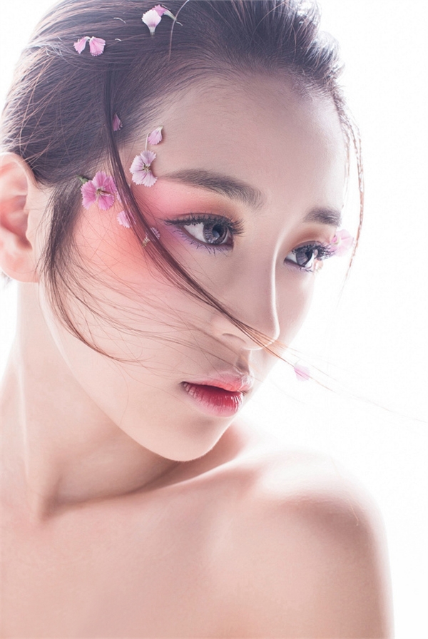 超人气清新桃花妆容 犹如出水芙蓉般透澈