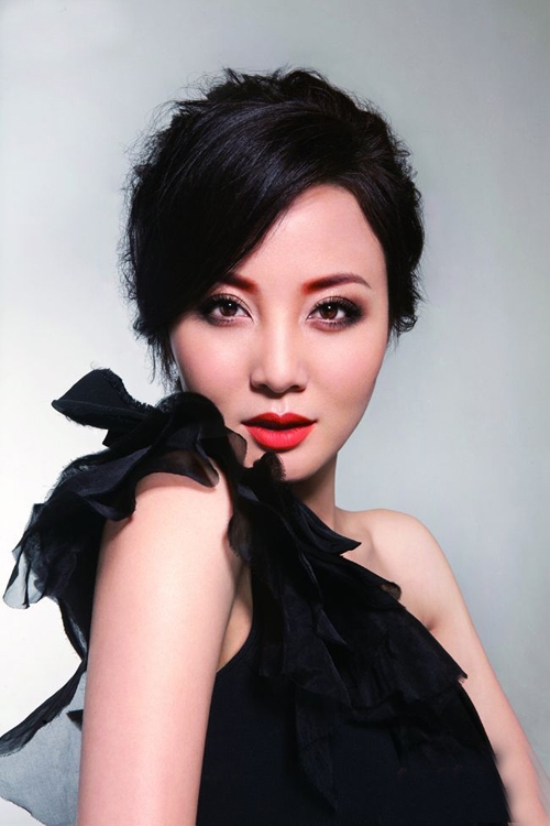 2025元旦喜庆红人妆 增添桃花贵人运