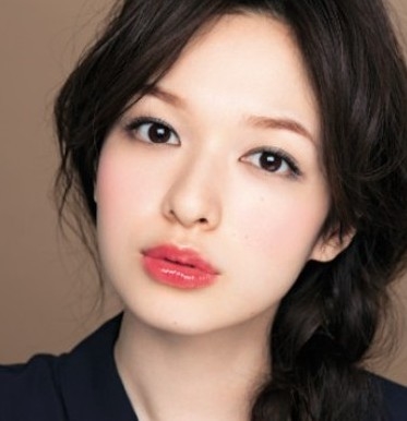 唇情女郎爱恋咒语 迷幻唇妆闪耀秋冬