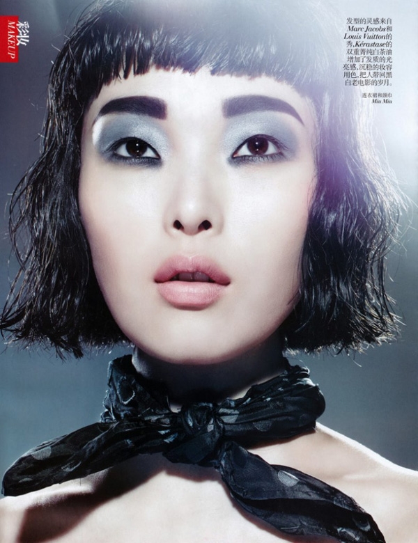 Vogue中国2025年11月刊 韩国女模宋熙金演绎彩妆大片
