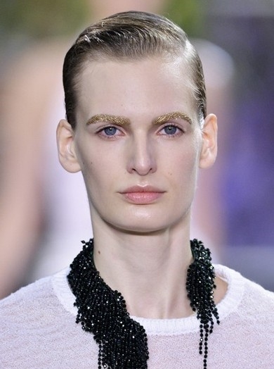 2025春夏Christian Dior秀场 金属色系妆容成主打潮流