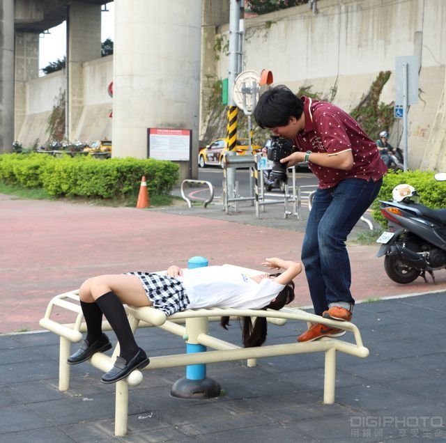 高中制服女孩写真实拍现场与访谈