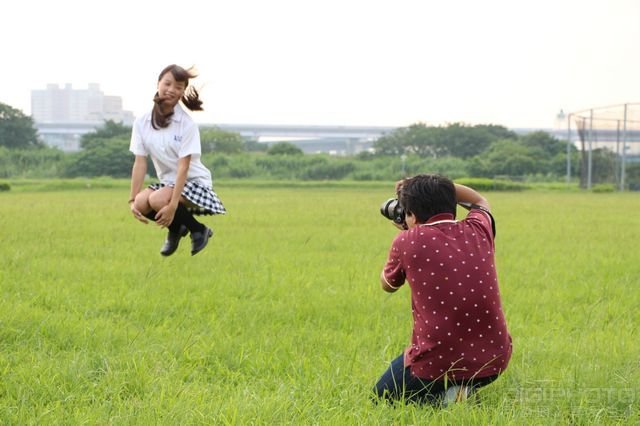 高中制服女孩写真实拍现场与访谈