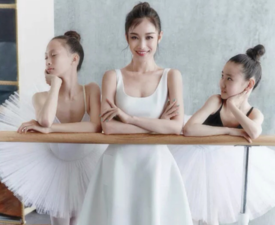 倪妮少女媚眼 示惊艳桃花妆画法