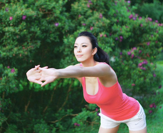 加一步妆容更美 实用化妆技巧