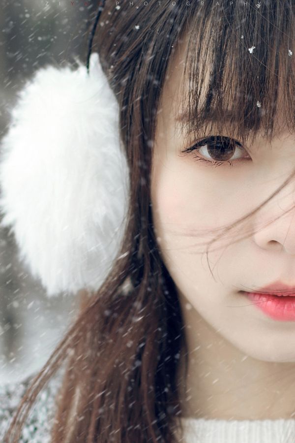 唯美雪地中的女神摄影欣赏
