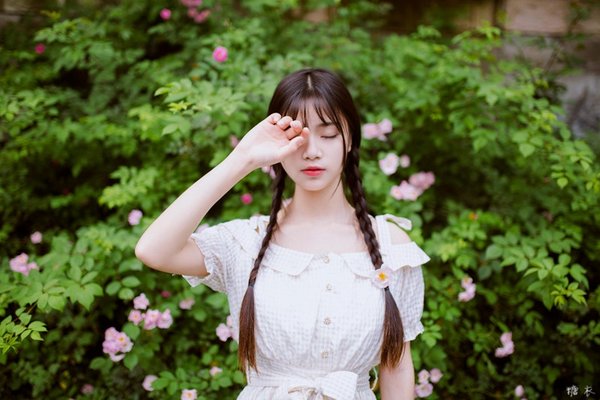 唯美撑伞萝莉