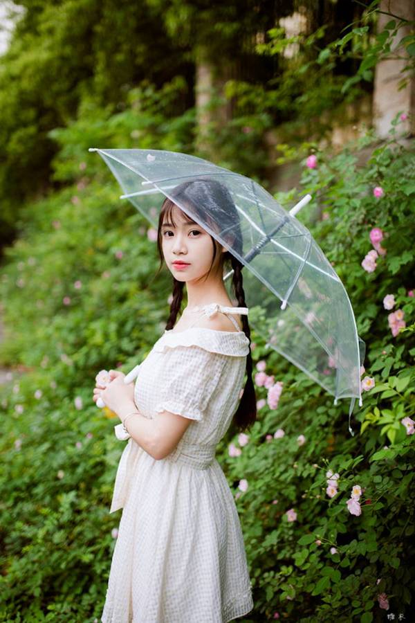 唯美撑伞萝莉