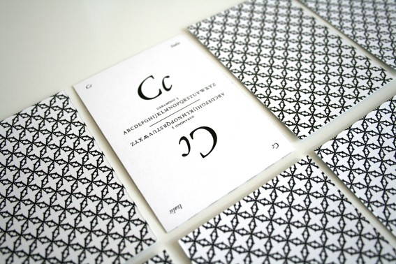 Garamond 3翻牌游戏卡片设计
