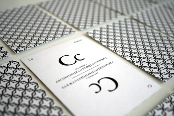 Garamond 3翻牌游戏卡片设计
