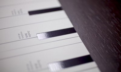 四张创意的钢琴键名片设计欣赏