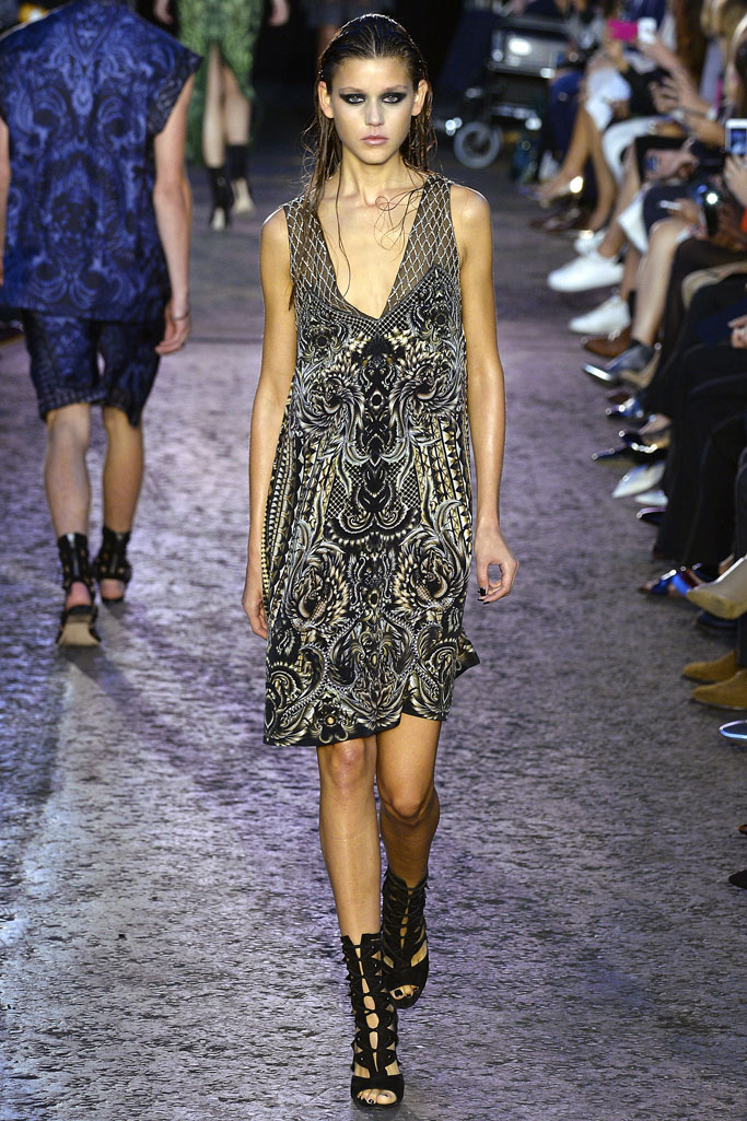 Julien Macdonald（朱利安·麦克唐纳德）2024伦敦时装秀