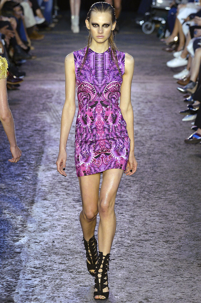Julien Macdonald（朱利安·麦克唐纳德）2024伦敦时装秀