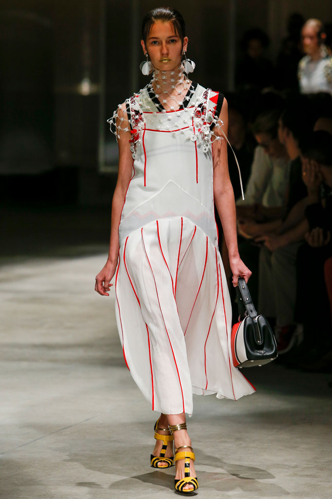 Prada（普拉达）2024米兰时装秀