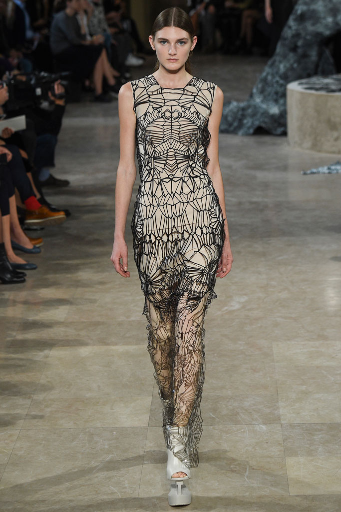 Iris van Herpen 2024春夏巴黎时装秀