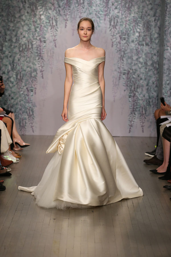 Monique Lhuillier 2024纽约婚纱周婚纱秀