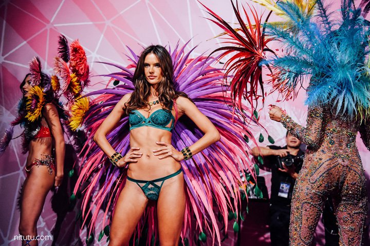 Victoria's Secret（维多利亚的秘密）2024内衣秀后台