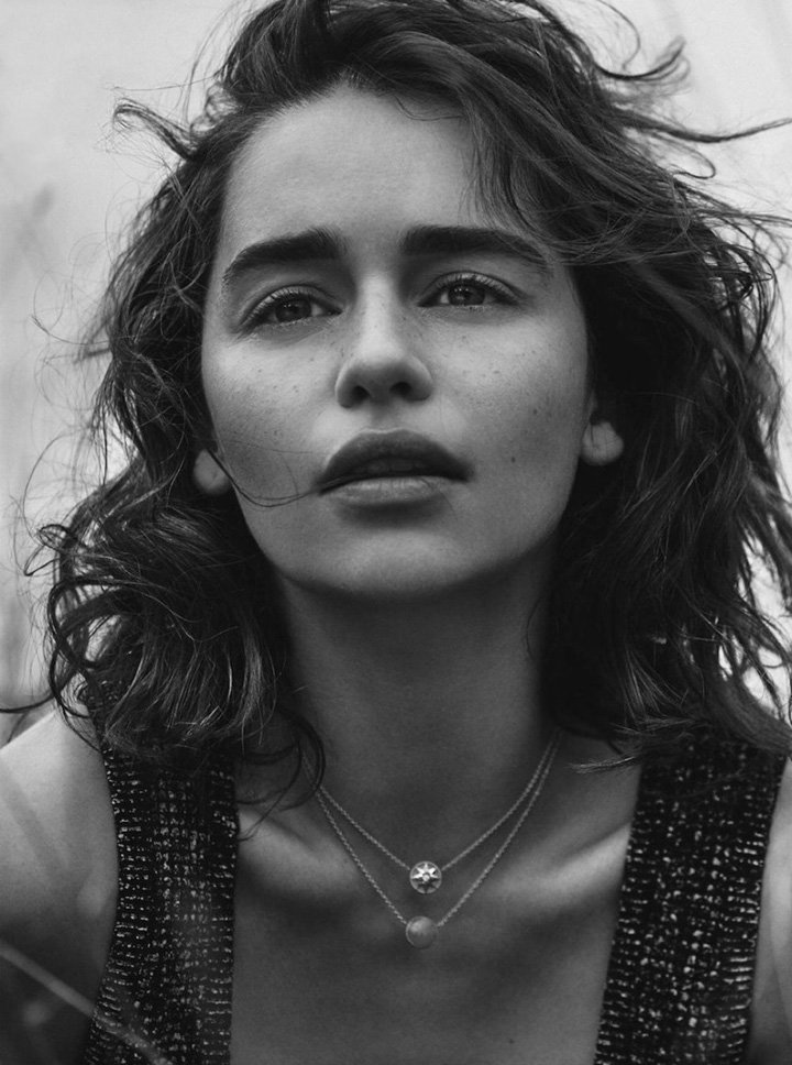 Emilia Clarke演绎《Dior》杂志时尚大片