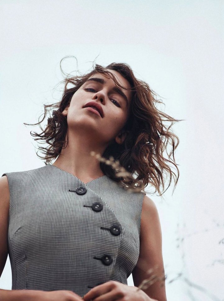 Emilia Clarke演绎《Dior》杂志时尚大片