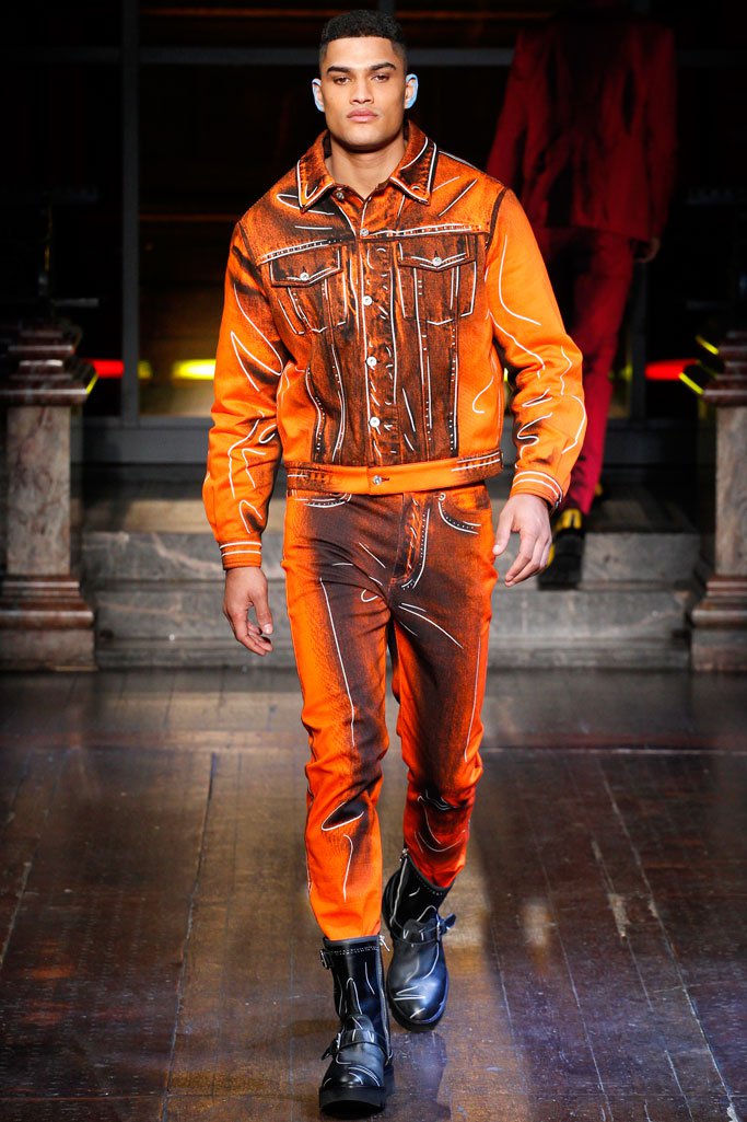 Moschino（莫斯奇诺）2024伦敦时装周男装秀