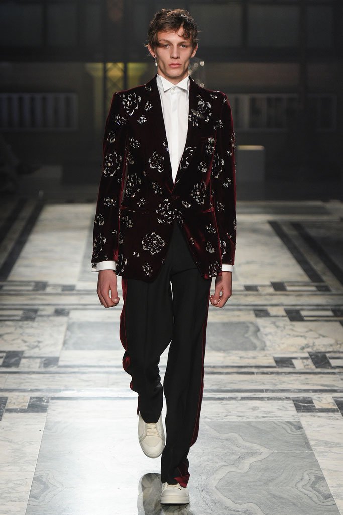 Alexander McQueen（亚历山大·麦昆）2024伦敦男装周时装秀