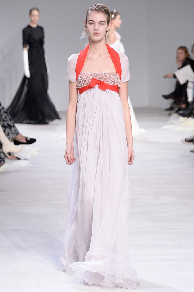 Giambattista Valli（詹巴迪斯塔·瓦利）2024高级定制时装秀