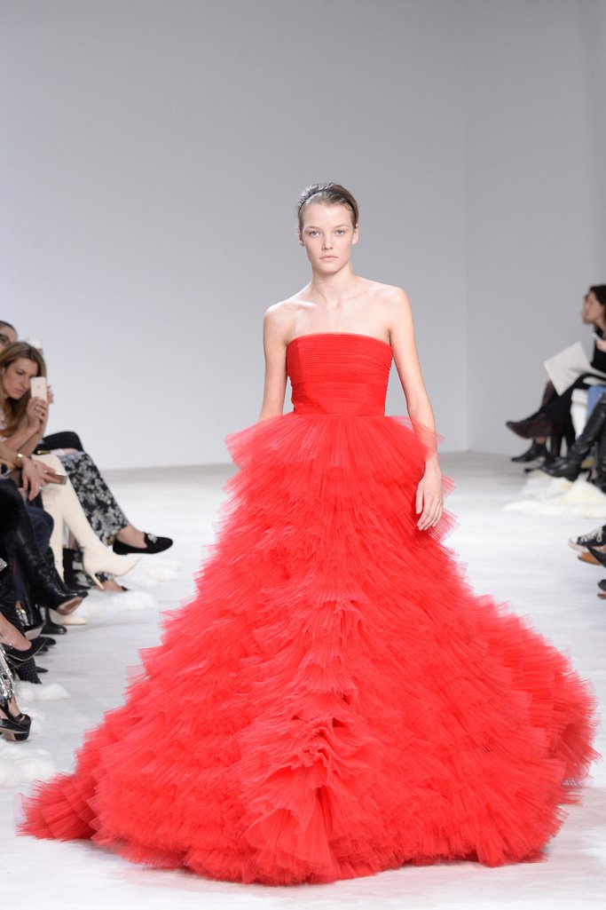 Giambattista Valli（詹巴迪斯塔·瓦利）2024高级定制时装秀