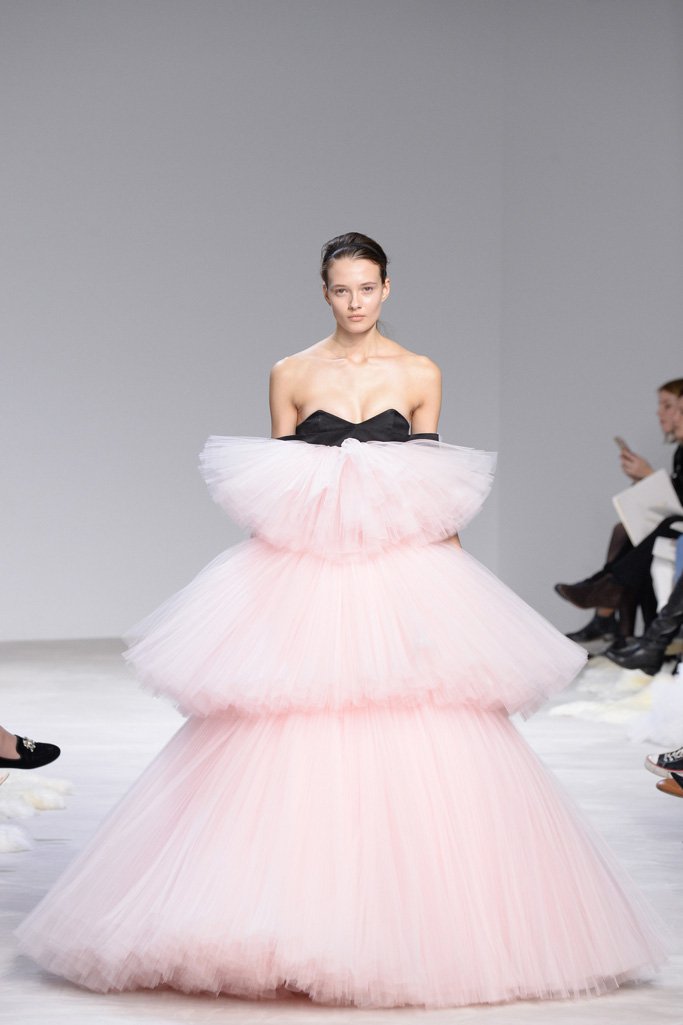 Giambattista Valli（詹巴迪斯塔·瓦利）2024高级定制时装秀