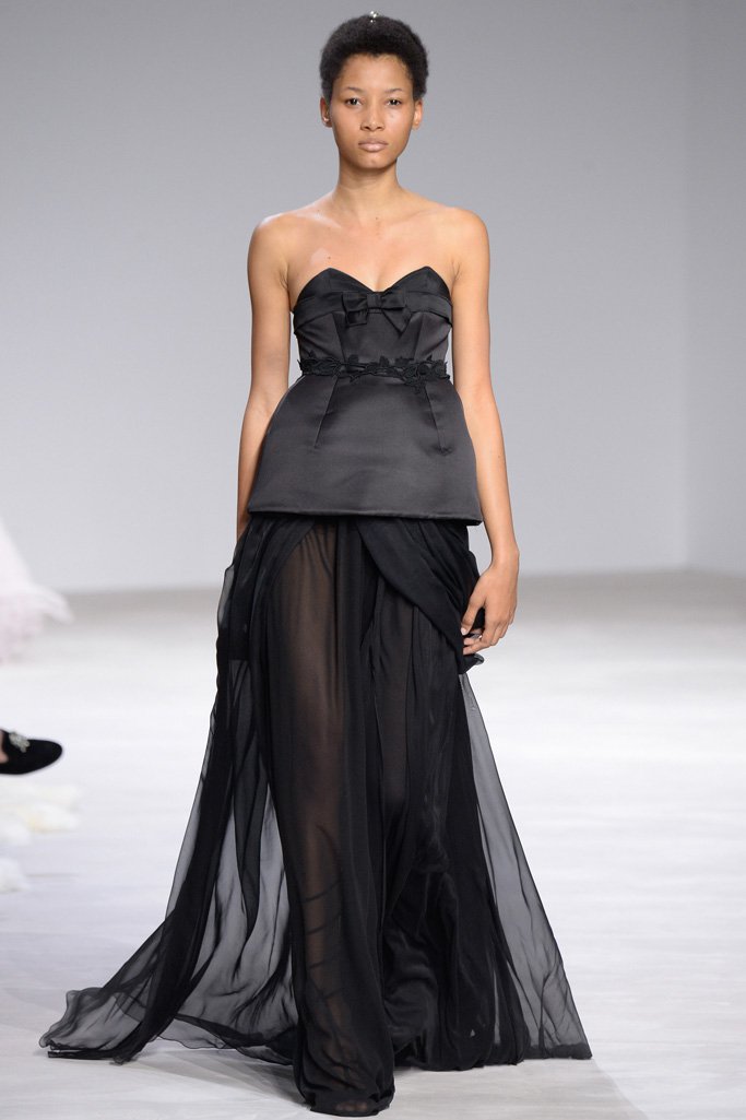 Giambattista Valli（詹巴迪斯塔·瓦利）2024高级定制时装秀