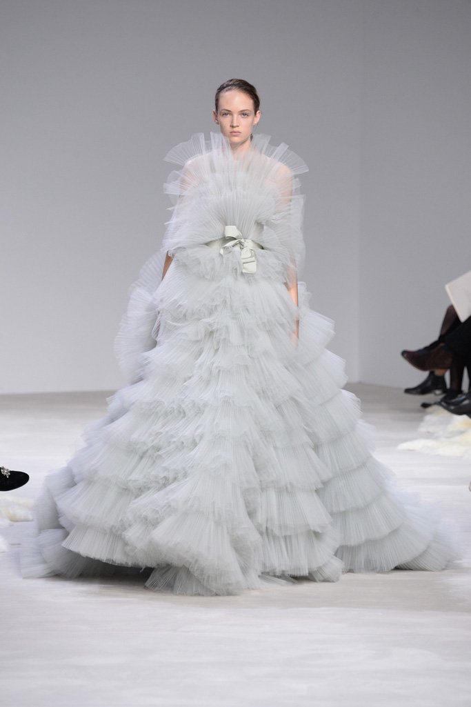 Giambattista Valli（詹巴迪斯塔·瓦利）2024高级定制时装秀