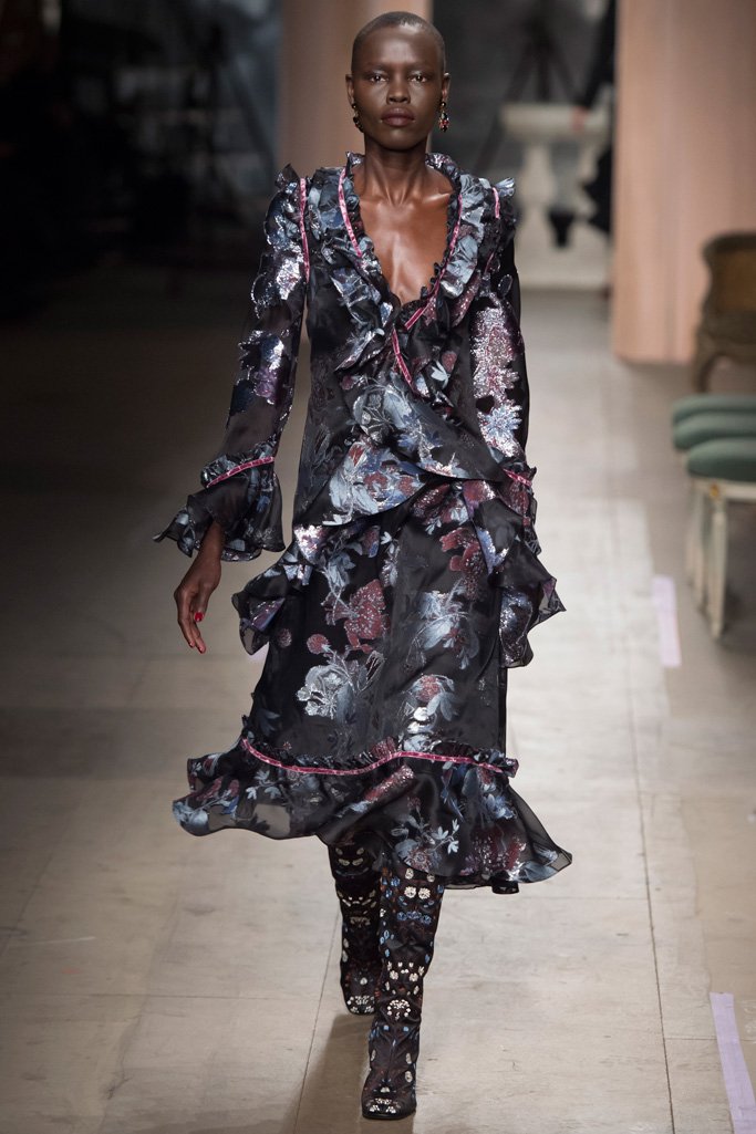 Erdem（艾尔丹姆）2024伦敦时装周女装发布会