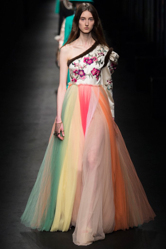 Gucci（古驰）2024米兰时装周女装发布会