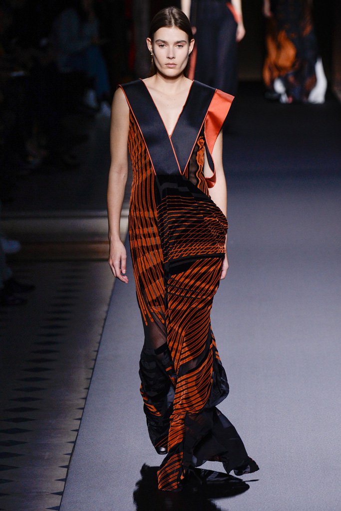 Vionnet（薇欧奈）2024巴黎时装周女装秀