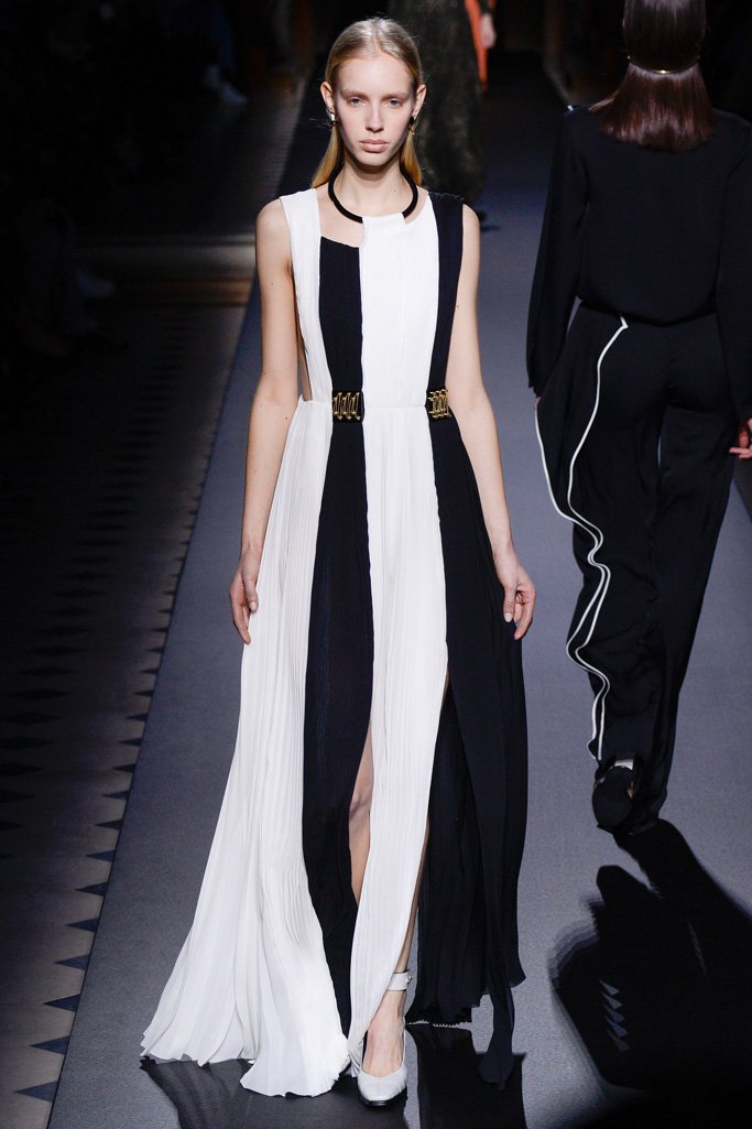 Vionnet（薇欧奈）2024巴黎时装周女装秀