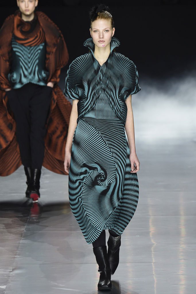 Issey Miyake（三宅一生）2024巴黎时装周女装秀