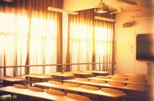 白岩松谈同学聚会：至少还有你