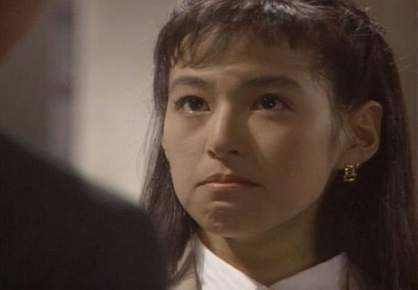 你比她坚强，她更需要我