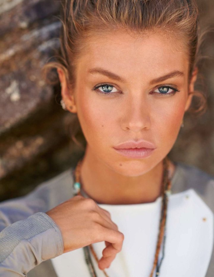 Stella Maxwell 演绎《Elle》时尚杂志摄影大片