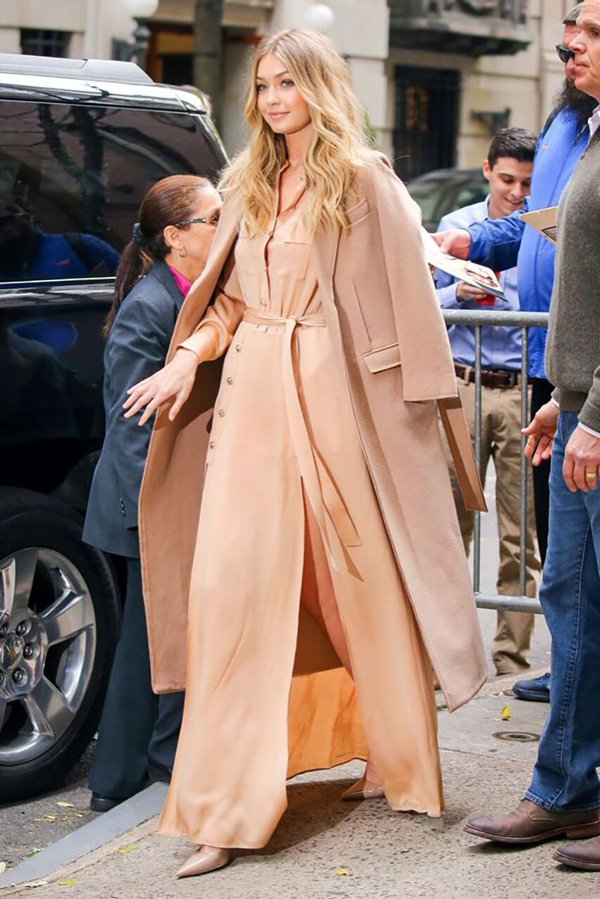 跟着时尚博主Gigi Hadid 学永不过时的穿搭术